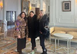 La concejala Miriam Díaz, en la imagen junto a la diseñadora Odette Álvarez y la experta en moda Clara Courel, en el Palacio de La Magdalena.