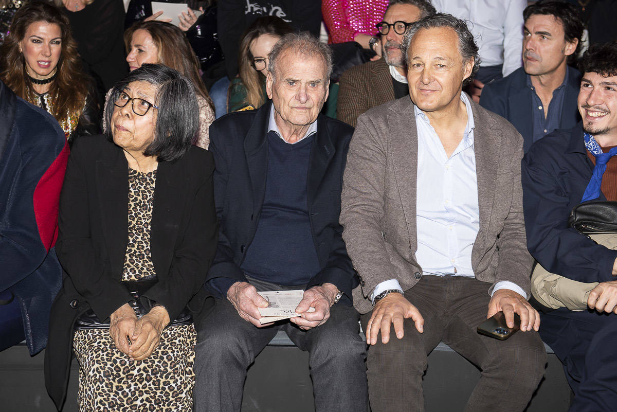 Los padres de la diseñadora santanderina (Odegna Garzón y Ernesto Álvarez) junto a su marido, Ingacio Camino.