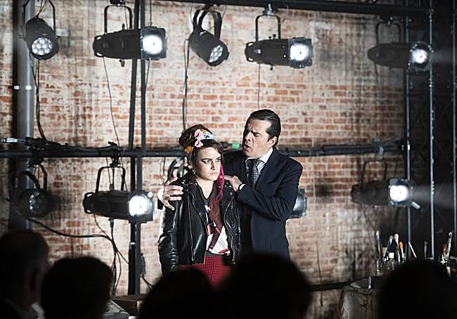 Lanza caracterizado de Enrico, en un momento de la obra.