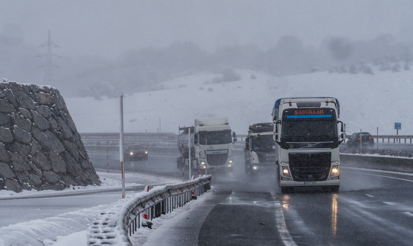 El tráfico de vehículos pesados en la A-67 no se ha visto afectado por el momento por las adversas condiciones meteorológicas.