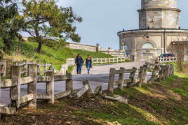 La subida al Faro de Cabo Mayor es uno de los puntos más visitados de Santander