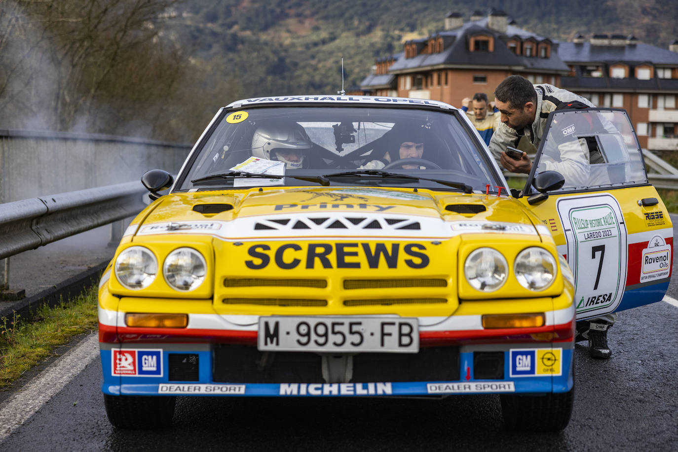 Martín Arroyo y Nano Canales, con su Opel Manta 400