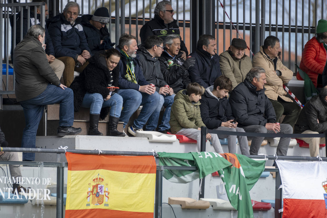 La grada sufrió de lo lindo, porque el Mazabi no decidió el partido hasta el tramo final.