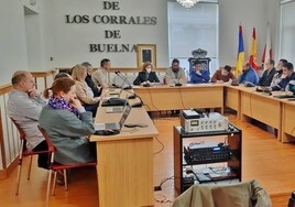 Sesión plenaria celebrada este martes en el Ayuntamiento de Los Corrales de Buelna.