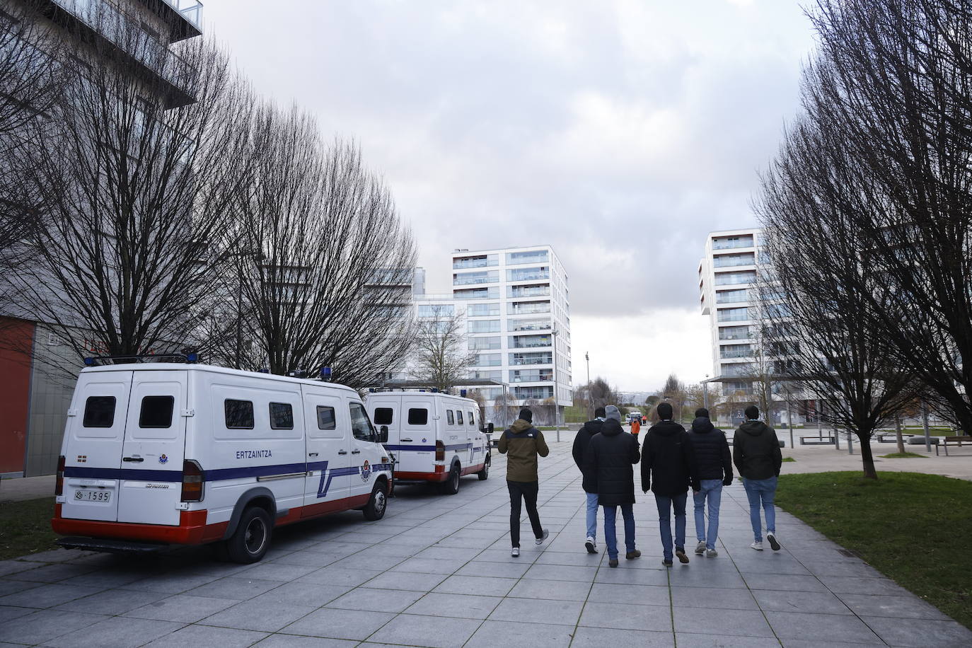 Aficionados del Racing en la Plaza Labastida.