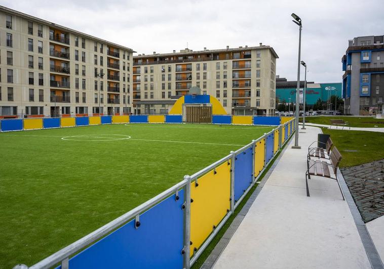 Las zonas verdes, con equipamiento deportivo, infantil y de descanso, llevan meses terminadas.