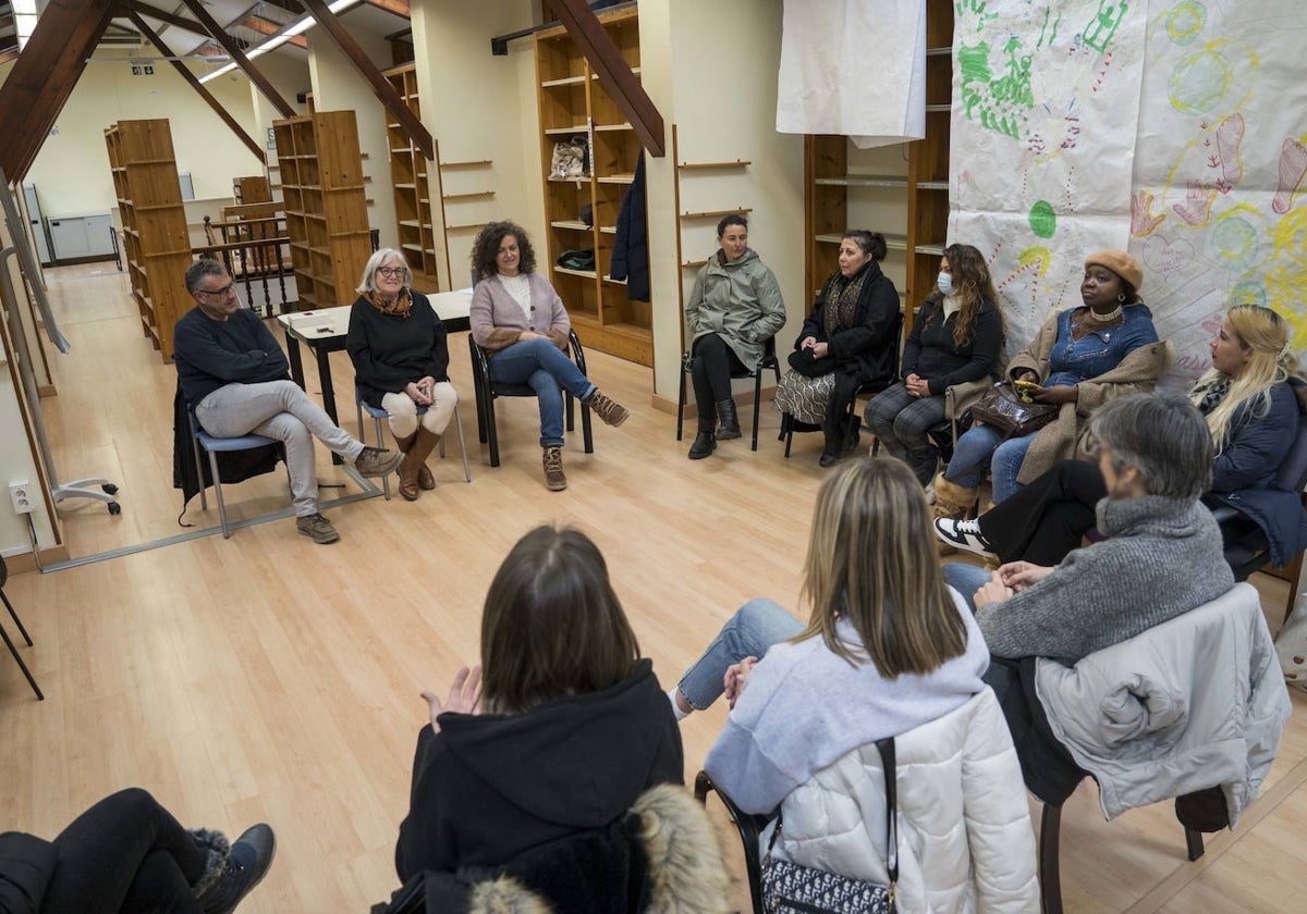 Una de las jornadas llevadas a cabo dentro de los talleres programados por el Ayuntamiento para ayudar a las familias monoparentales encabezadas por mujeres del municipio.