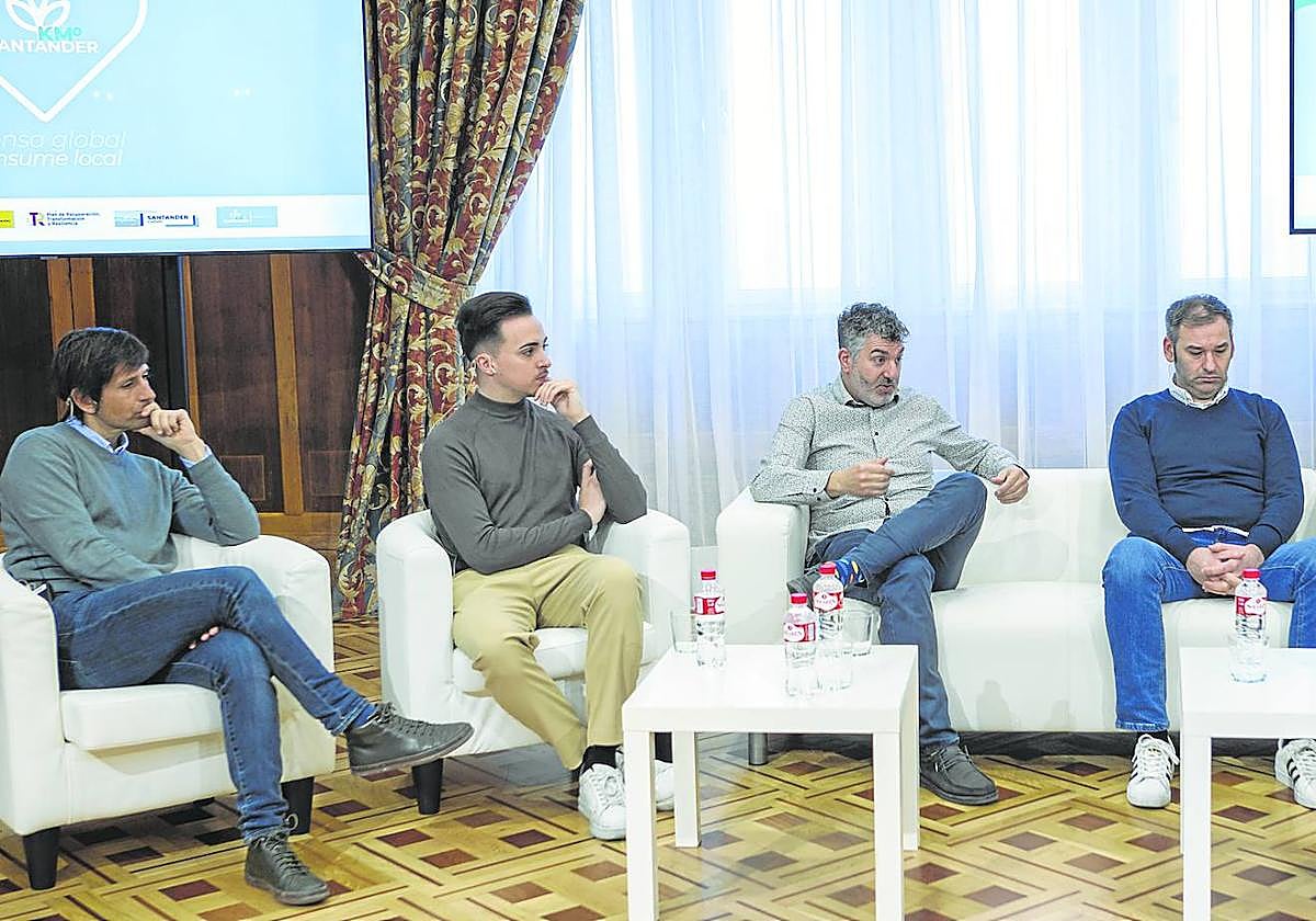 De izquierda a derecha, Sergio Bastard, Javier Sanz, Rafael Prieto y Javier Marañón, durante la mesa redonda.