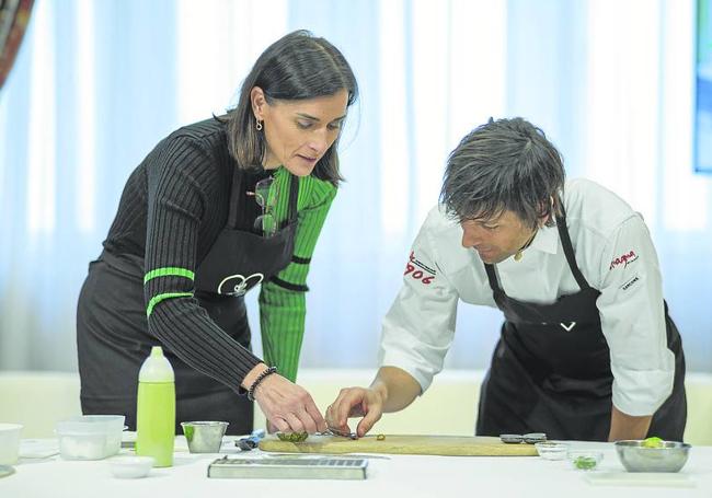 Gema Igual y Sergio Bastard cocinaron en directo con productos de Cantabria.