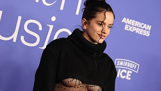 El sensual vestido de Rosalía del que todo el mundo habla (para bien)