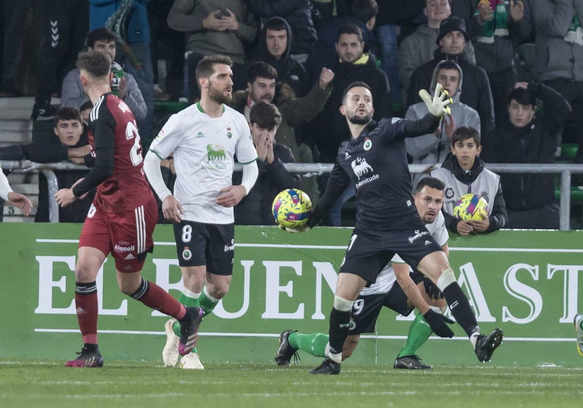 Miquel Parera, con su uniforme negro.