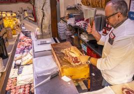 Tomi López | Carnicero: «La gente mira el gasto, se preocupa y pregunta por el precio. Ya no hay la libertad de compra con la que venían antes. Te dicen que tienen que ajustarse al presupuesto».