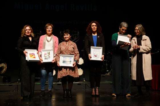 Yolanda Sierra, Manuela Ruiz, Ana Rosa Sainz, Vanesa Sánchez, Beatriz Berberana y Consuelo Gutiérrez durante la Gala del Día de la Mujer