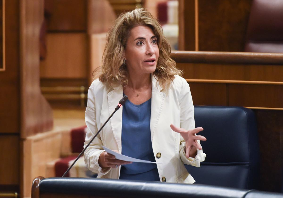 Imagen de archivo de la ministra de Transportes, Raquel Sánchez, durante una sesión plenaria, en el Congreso de los Diputados.