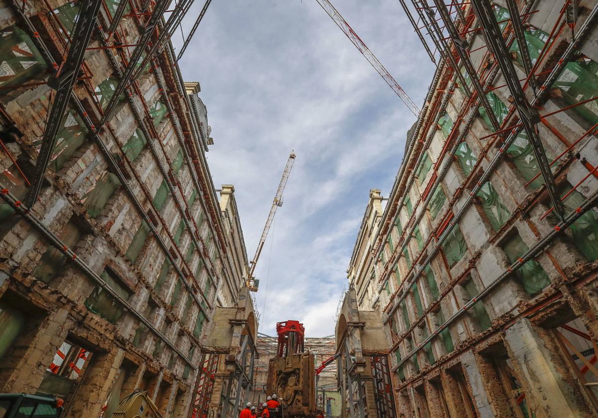 Vista desde el interior de las obras en el Espacio Pereda.