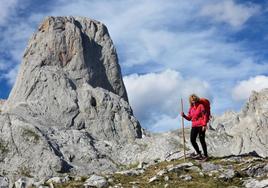 Ana Isabel ascendiendo al Naranjo de Bulnes.