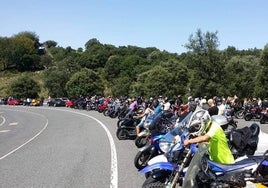 La quedada junto al Monumento al Motero Ausente será el acto central del programa previsto para este viernes y sábado en Liendo