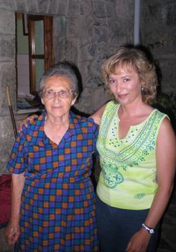 Imagen - Ana Isabel con Teófila Gao, primera mujer en ascender el Bulnes.