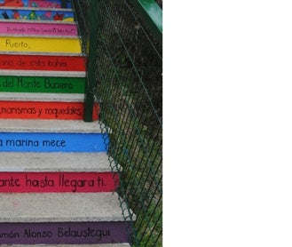 Imagen secundaria 2 - Detalles del mural pintado en los escalones.