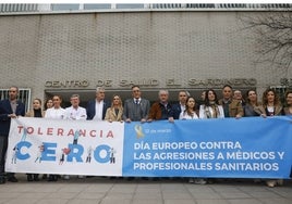 Concentración celebrada esta mañana en el centro de salud de El Sardinero.