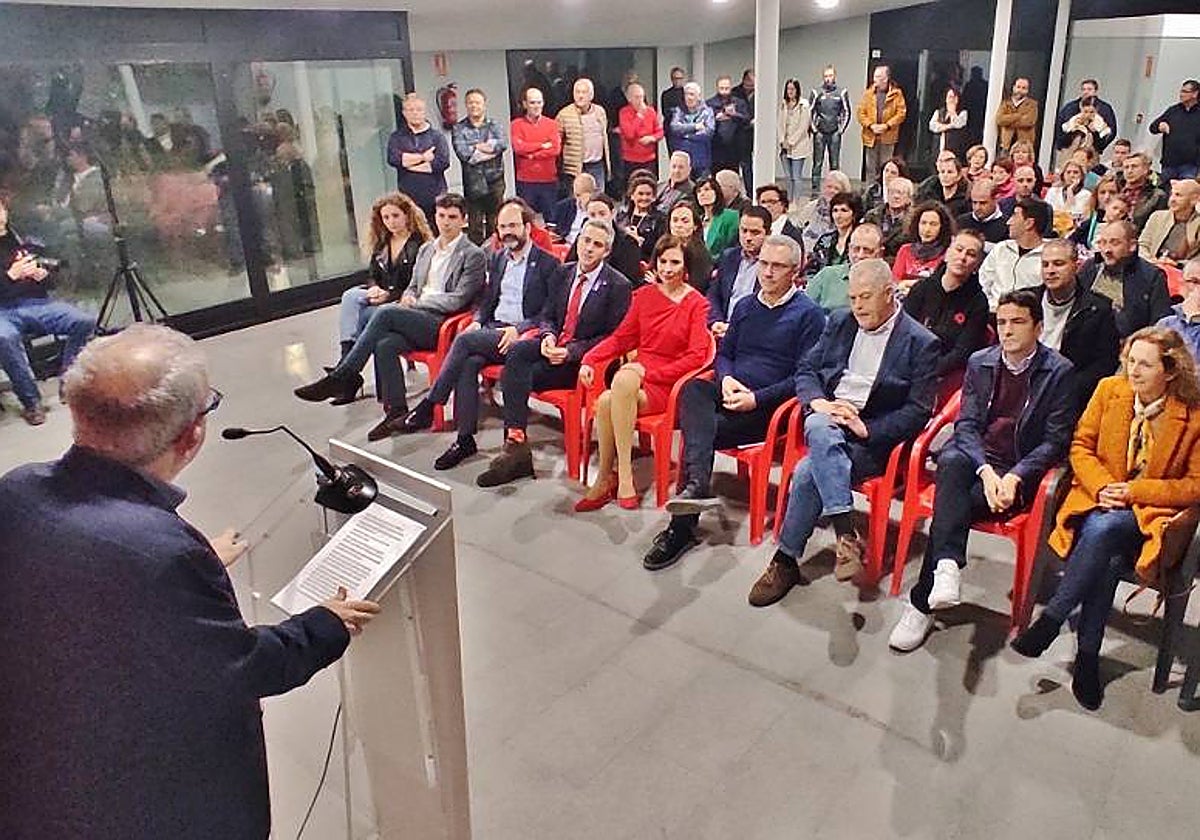Acto de presentación de la candidatura de Josefina González en Los Corrales.