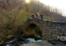 Parte del grupo Vive la Montaña que cada fin de semana descubre rincones de Cantabria