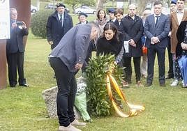 Santander traslada su «apoyo incondicional» a las víctimas del terrorismo