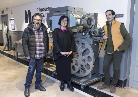 Iñaki Pinedo, Esther López Sobrado y José Luis Santos, integrantes del Colectivo, en la Filmoteca de Cantabria.