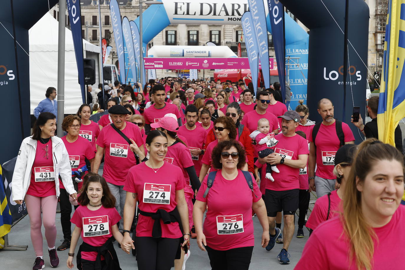 La alcaldesa de Santander, Gema Igual (431) tampoco quiso perderse la Marcha de la Mujer de El Diario.