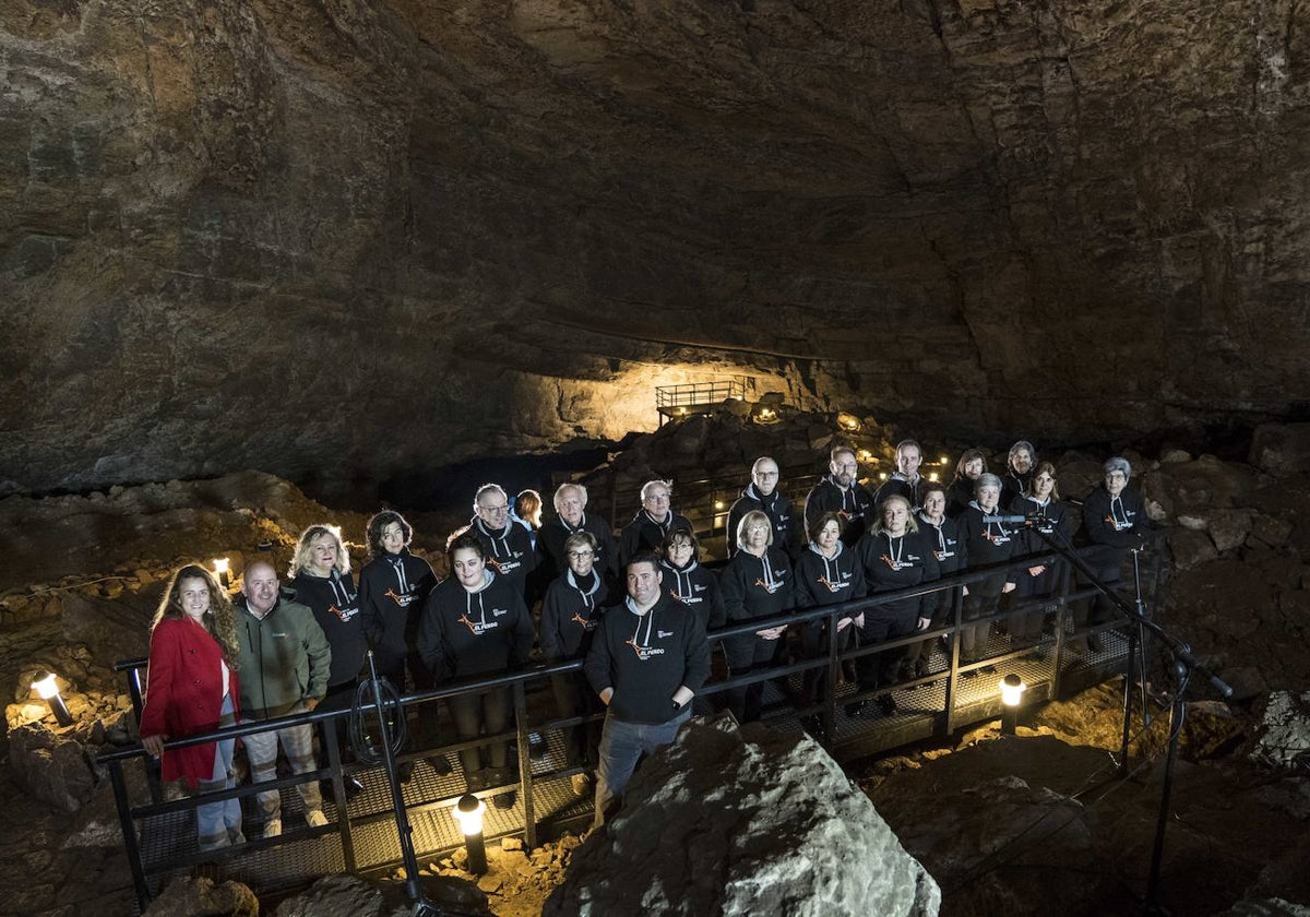 El coro San Julián en La Cueva del Pendo.