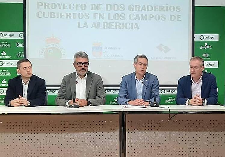 Mario Iglesias, Víctor Diego, Pablo zuloaga y César Anievas, esta mañana en la sala de prensa de La Albericia.