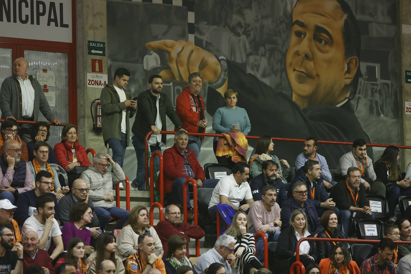 El pabellón torrelaveguense se llenó de aficionados dispuestos a apoyar al equipo.