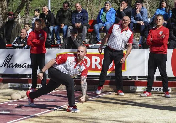 Carlos García al tiro para Andros junto a Óscar , Lolo Lavid y David Gandarillas.