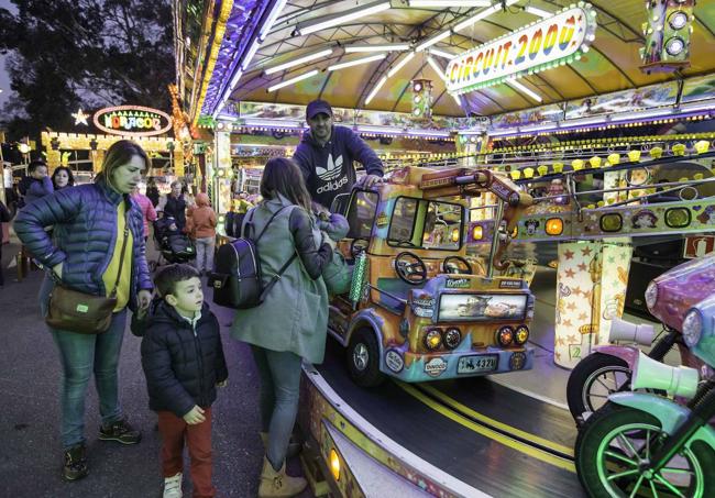 Atracciones de feria en una pasada edición de las Fiestas de San José de El Astillero.