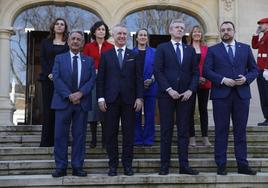 Los presidentes de Cantabria País Vasco, Galicia y Asturias posaron para los medios antes del inicio de la reunión en Vitoria.