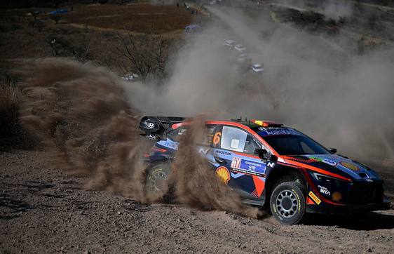 El Hyundai de Sordo, en uno de los tramos de la segunda jornada en México.