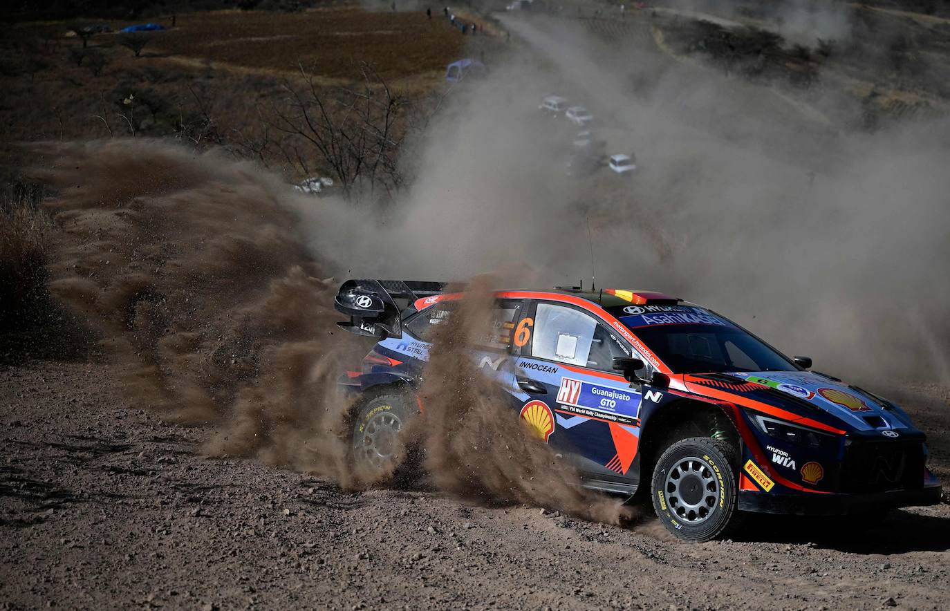 El Hyundai de Sordo, en uno de los tramos de la segunda jornada en México.