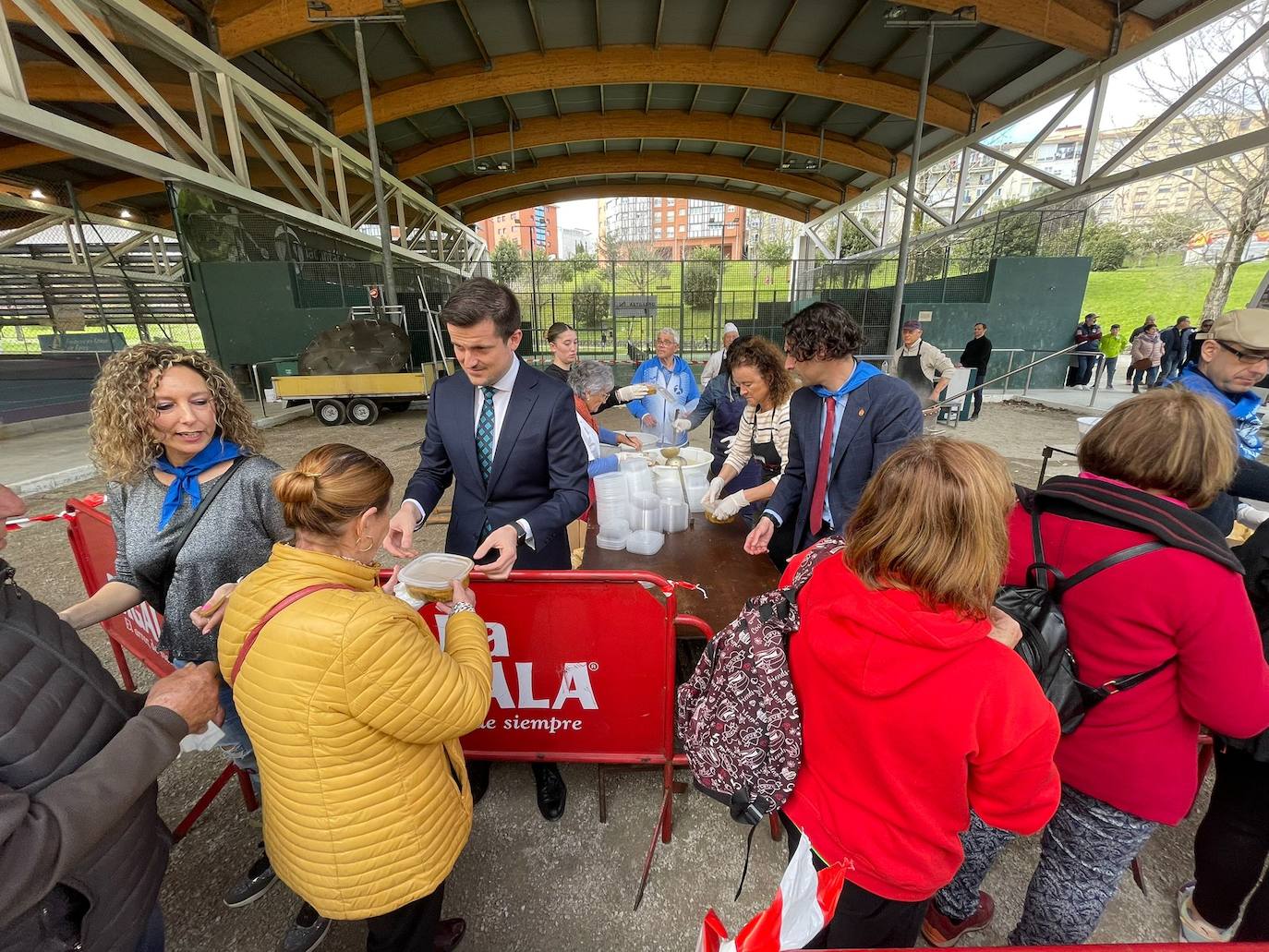 Se han repartido mil raciones de cocido montañés