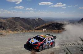 El Hyundai de Sordo, en uno de los tramos de la tercera jornada en el Rally de México.