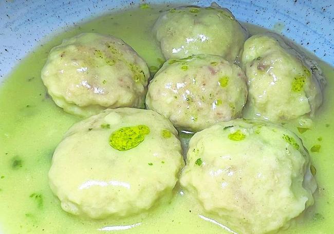 Albóndigas de merluza en salsa verde.