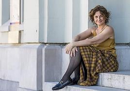 La poeta y escritora Paloma Bienert posa en el Palacete.