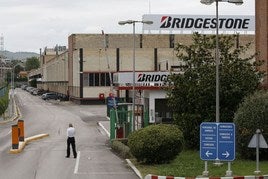 Entrada de la empresa Bridgestone situada en Puente San Miguel