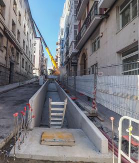 Imagen secundaria 2 - Las grúas de gran tonelaje trabajan en la zona para colocar los elementos.