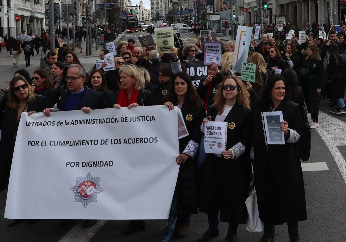 Manifestación de letrados y funcionarios de Justicia en Madrid.