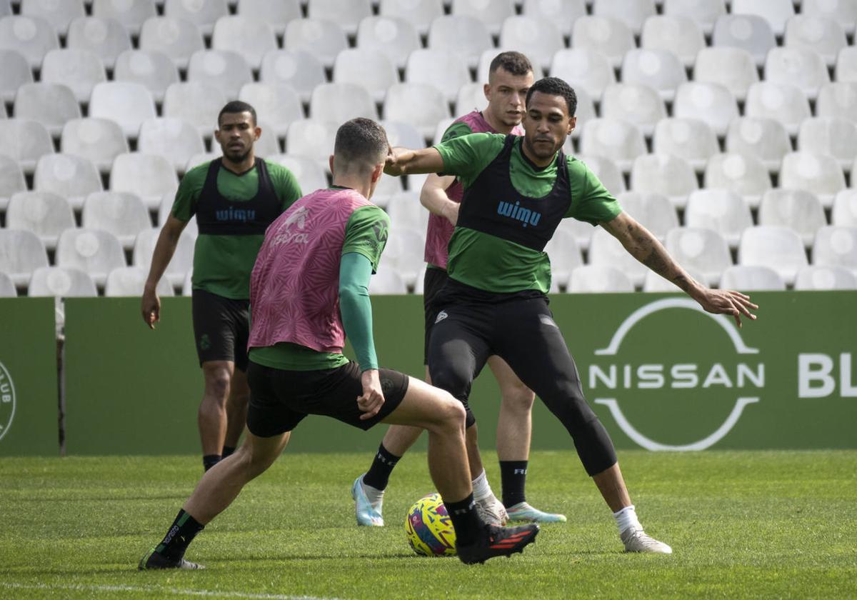 Mboula durante el entrenamiento de este miércoles.