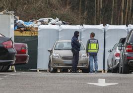 Dispositivo de la Unidad de Delincuencia Económica y Fiscal de la Policia Nacional en el centro de jardineria La Encina, el pasado 22 de febrero.