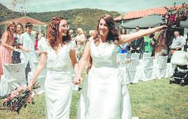 Alba Moreno y Aroa Ortega celebraron su boda en el Hotel Juan de La Cosa, de Santoña, el pasado 30 de julio.