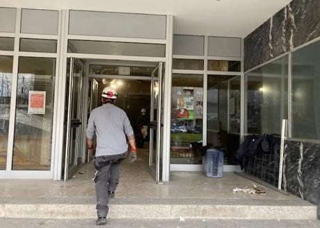 Imagen secundaria 1 - Las obras de rehabilitación han comenzado justo hoy.