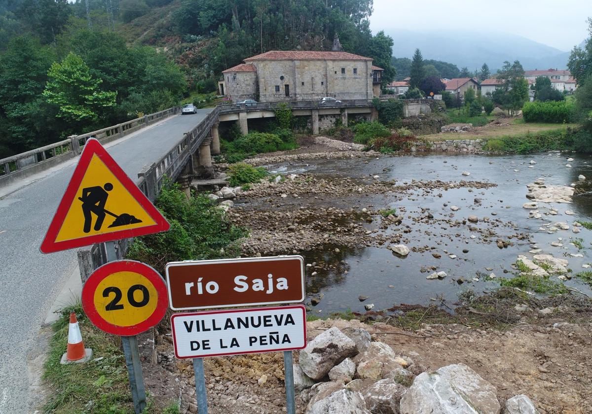 Dos señales alertan sobre el comienzo de las obras en la zona.