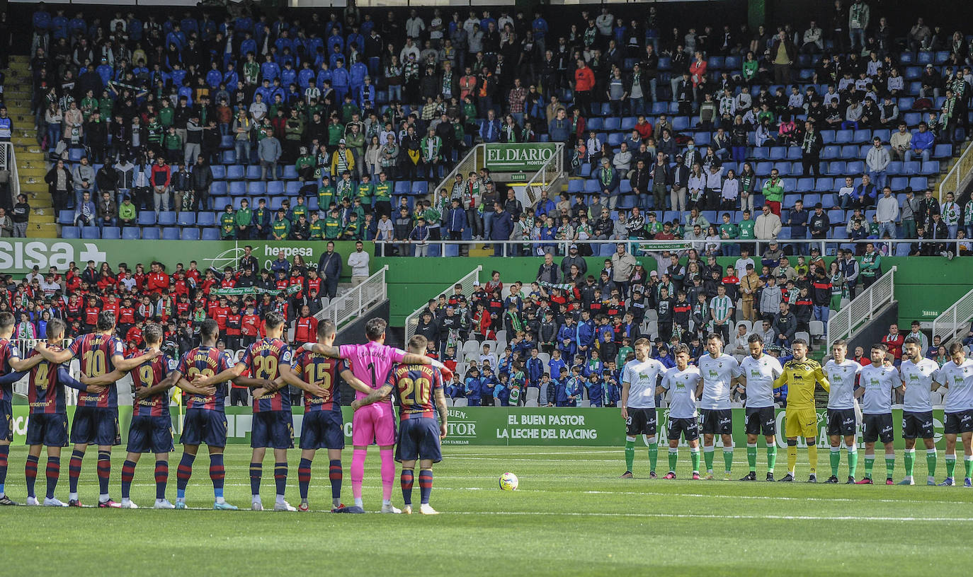 Minuto de silencio antes del partido en memoria de Luis Anselmo Sainz, exdirectivo del Racing.